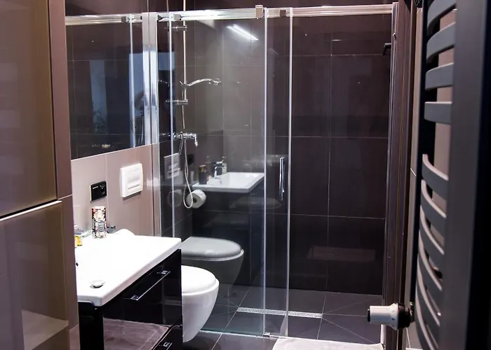 Lodzki Kwadrat - 2 Lazienki, Prywatny Parking, Self Check-in *