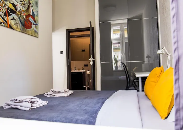 Lodzki Kwadrat - 2 Lazienki, Prywatny Parking, Self Check-in 罗兹